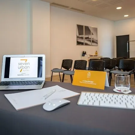 Seven Urban Centre Otel Nantes