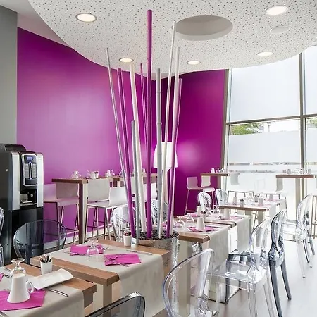 Seven Urban Centre Otel 4*