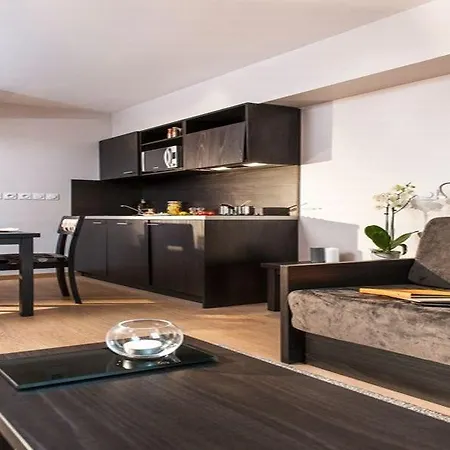 Seven Urban Centre Otel